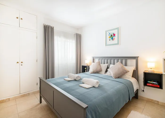 Perfect Location New Apartment *