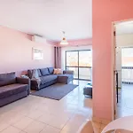 Perfect Location New *